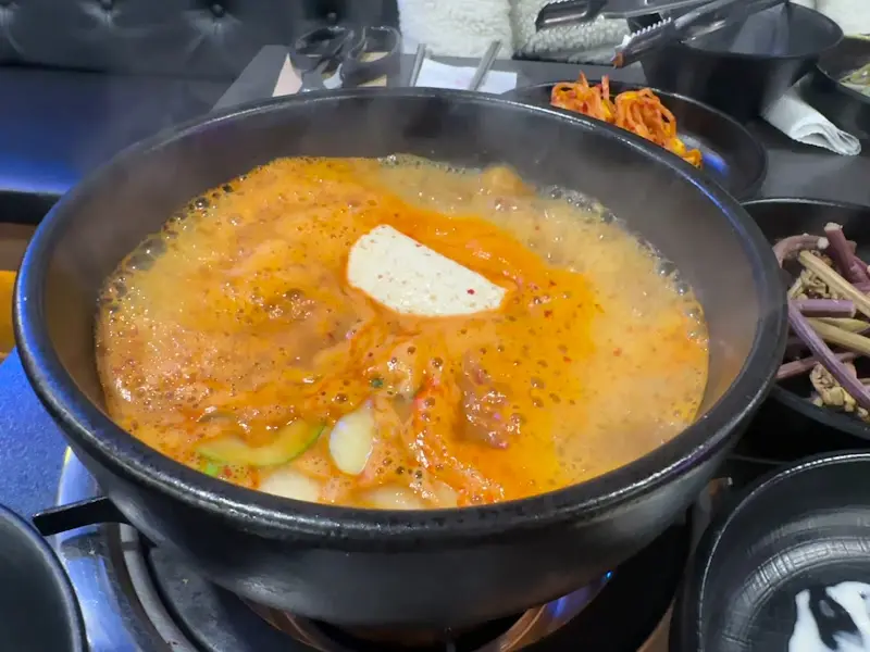 얼큰한 김치찌개