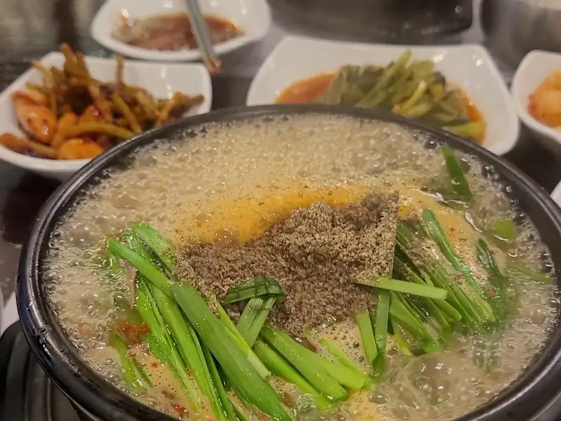 흑염소 수육과 밑반찬