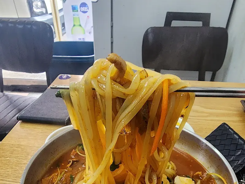 오대근 짬뽕 면발 클로즈업