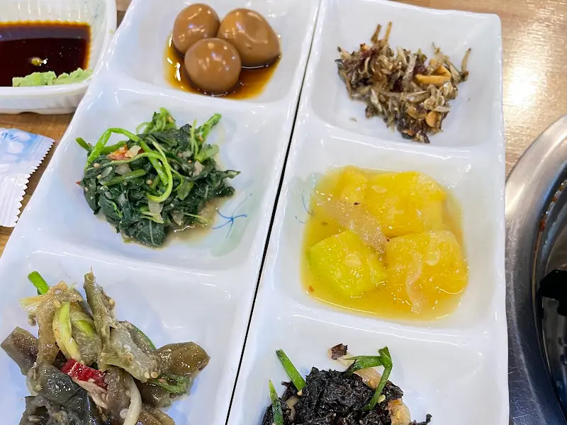 다양한 종류의 밑반찬