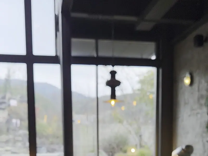 카페 내부 조명