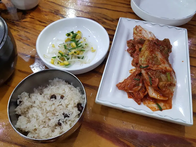 깔끔한 테이블 세팅