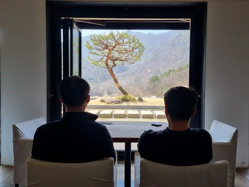 두베카페 창밖 풍경