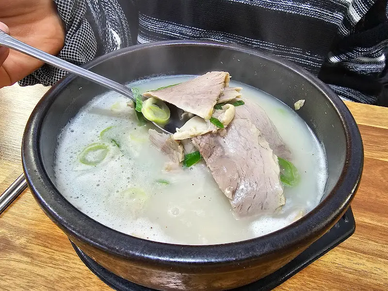돼지국밥 근접샷