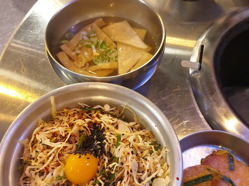 어묵탕과 양배추 겉절이 클로즈업