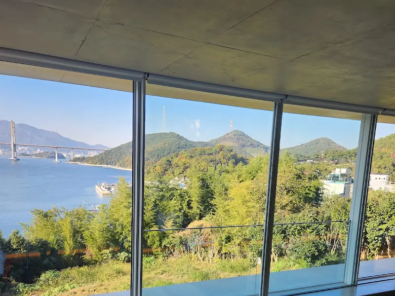 갱고반지하 내부