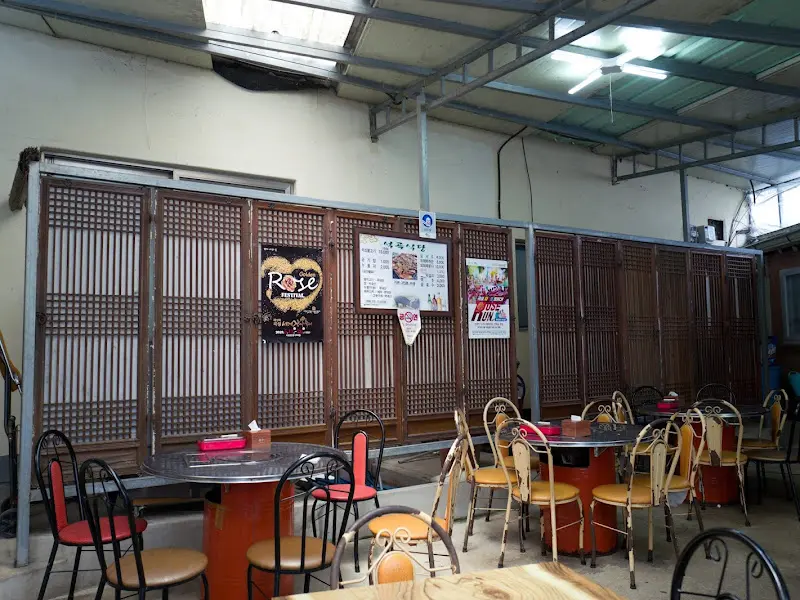 석곡식당 내부