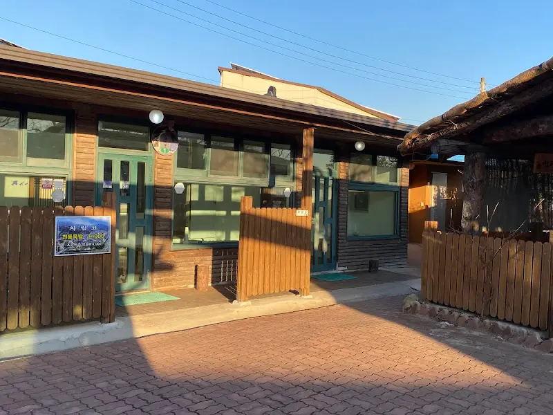 정겨운 분위기의 식당 외관