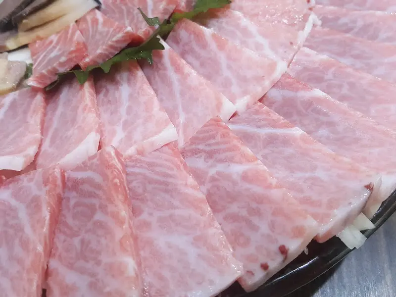 촘촘한 마블링이 살아있는 참다랑어