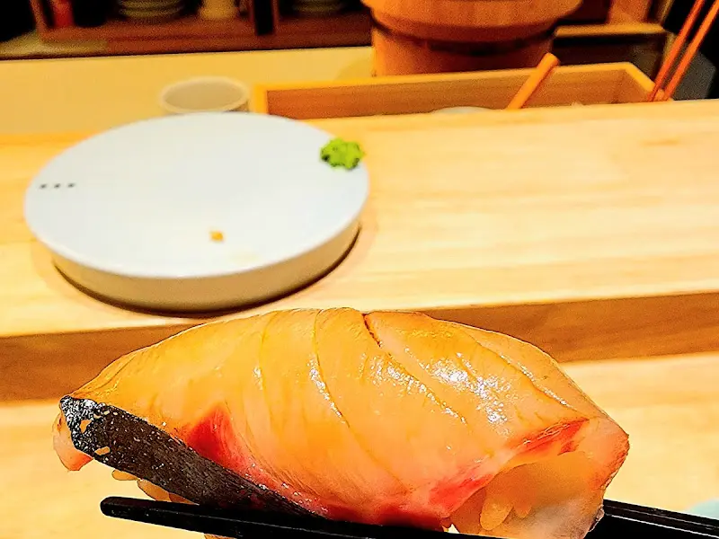 줄무늬 전갱이 초밥