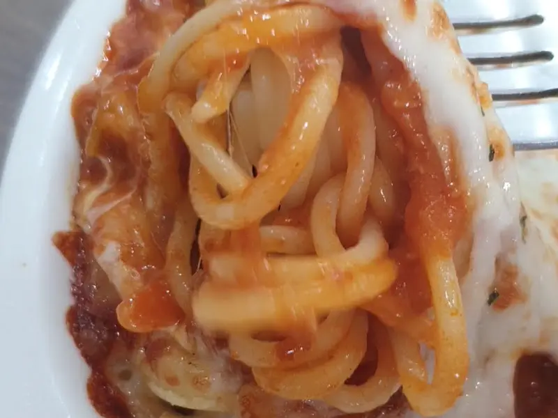 오븐 치즈 스파게티 근접샷