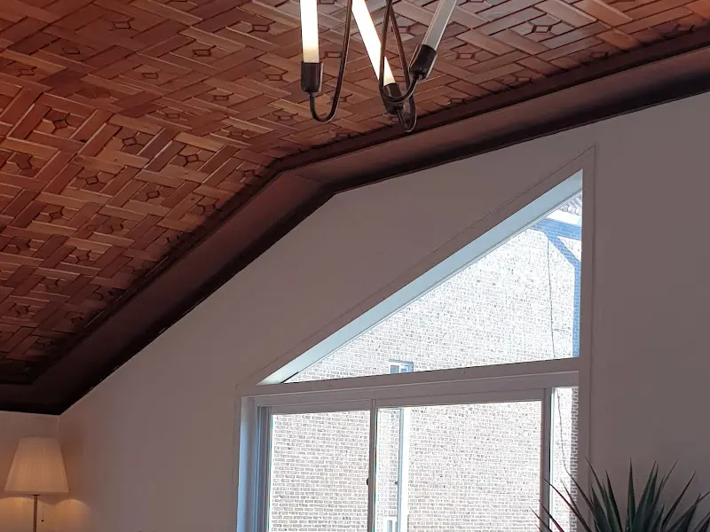 카페 내부 천장