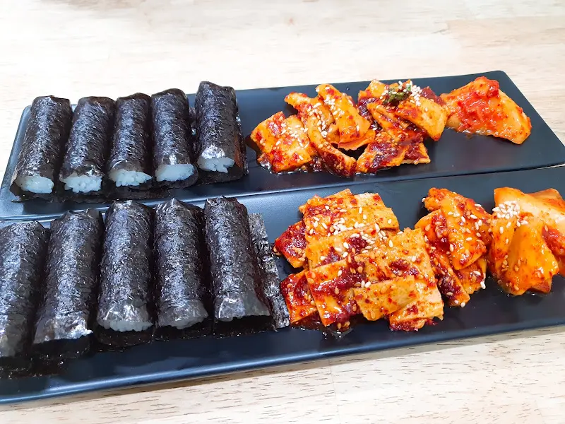 정갈하게 담긴 충무김밥