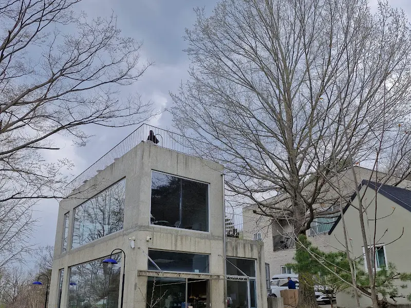 엔학고레 카페 건물