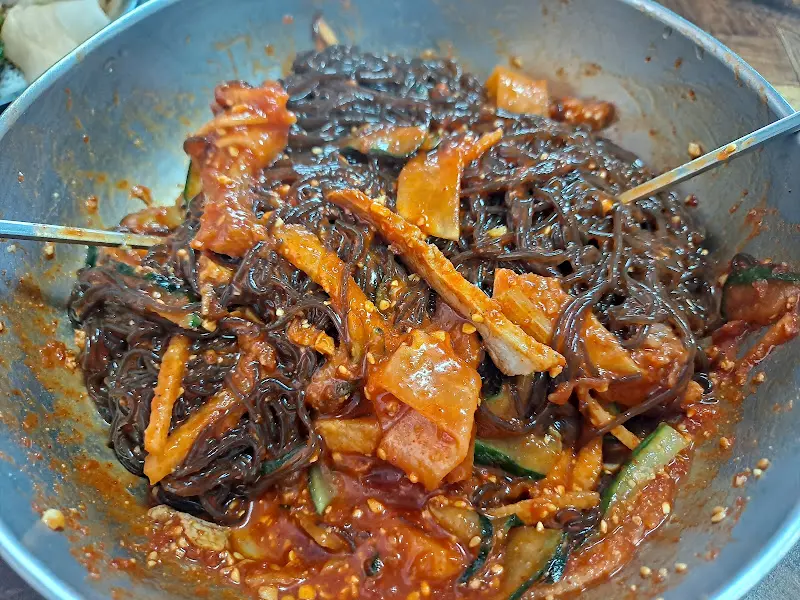 가오리회가 들어간 비빔냉면