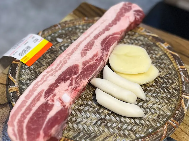 맛찬들왕소금구이 모란점의 삼겹살 재료
