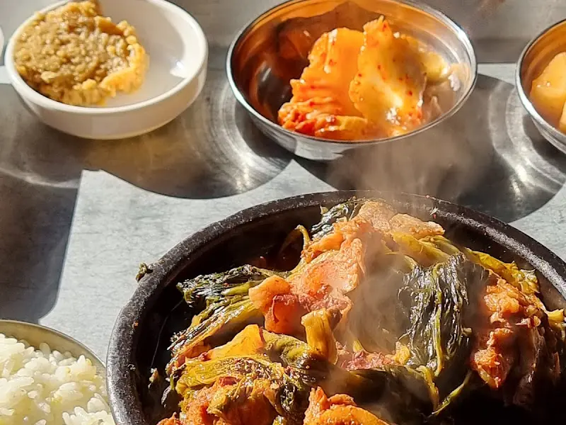 뼈해장국과 밑반찬