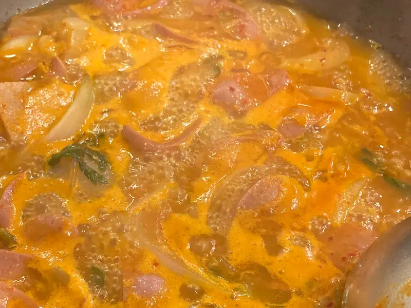 보글보글 끓는 찌개