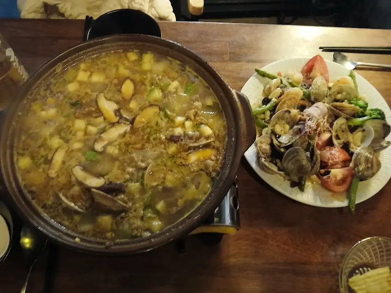 스키야키와 곁들임 메뉴 한 상 차림