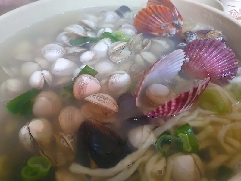 조개가 가득한 칼국수