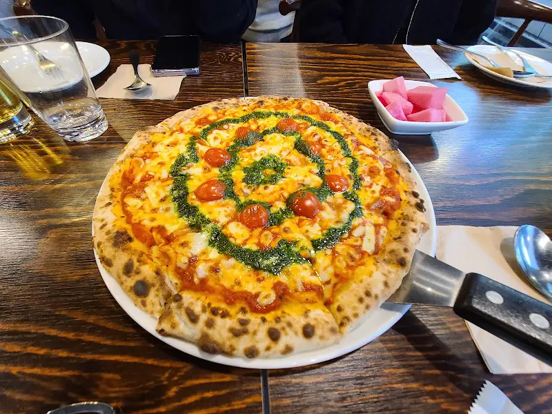 테이블 위의 피자