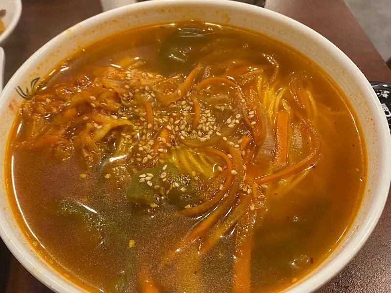 통사부양꼬치 온면