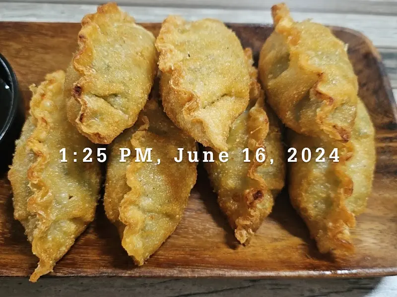 노릇하게 구워진 군만두