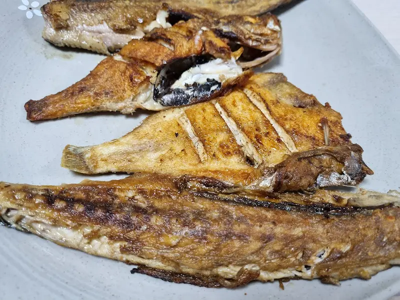 윤기가 흐르는 생선구이