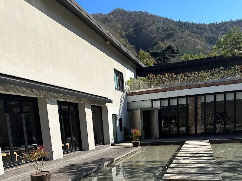 두베카페 건물 외관