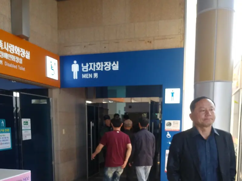 화장실 입구