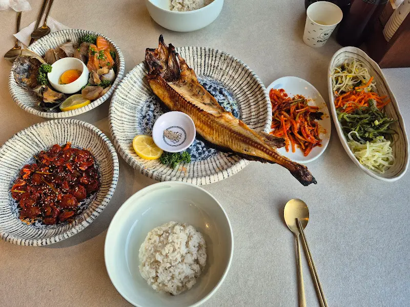 해물장과 임연수 구이 한 상 차림