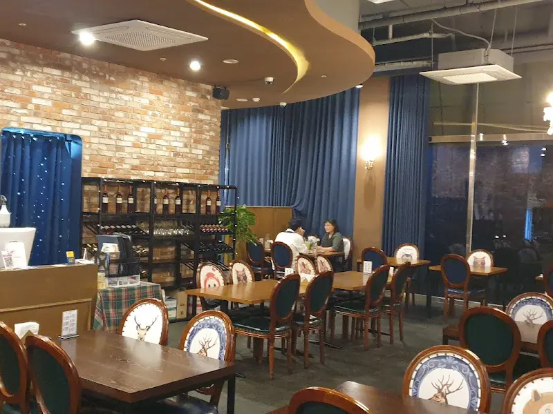 깔끔하고 아늑한 레스토랑 내부