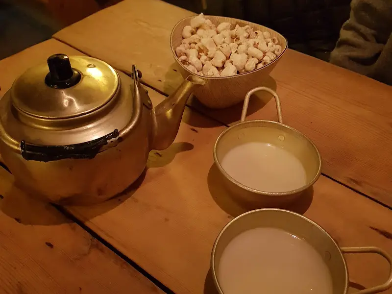 막걸리 주전자와 잔