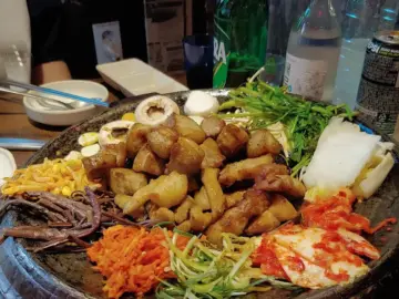 미식 연구원의 영등포 고기 미학 탐험: 한이식당에서 발견한 맛의 9세기 레트로 맛집