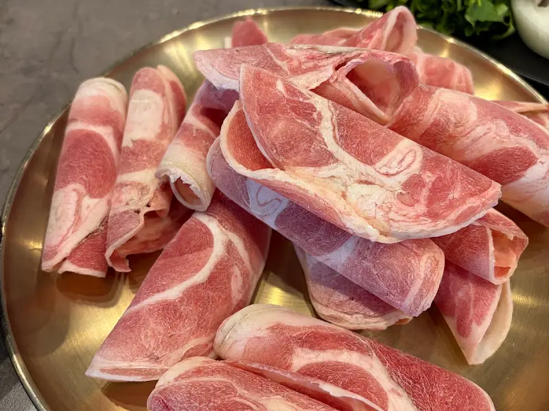 신선한 오리 차돌 구이