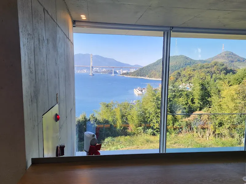 통창으로 보이는 마창대교