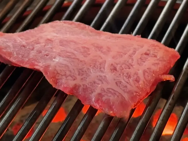 연탄불에 구워지는 한우