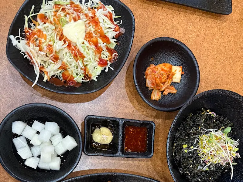 다양한 곁들임 찬들