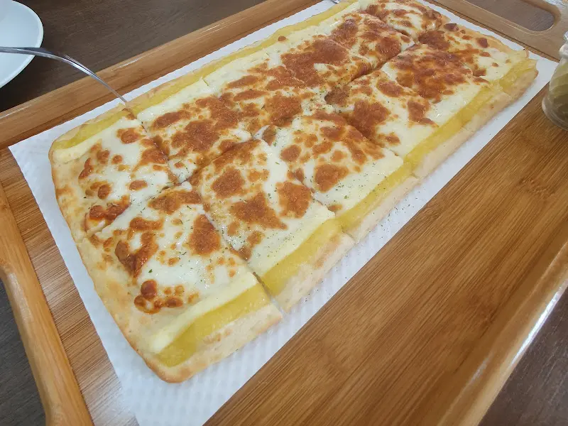 치즈 피자 근접샷