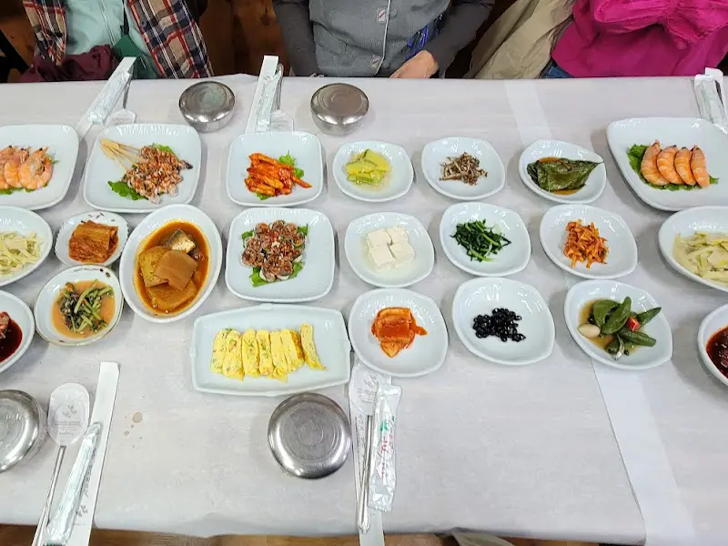 푸짐하게 차려진 한 상 차림