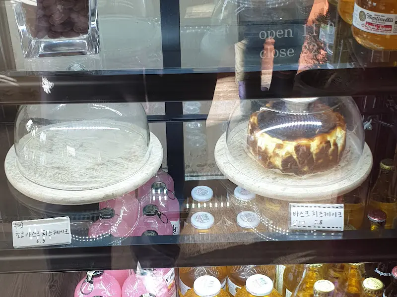 쇼케이스 안의 디저트