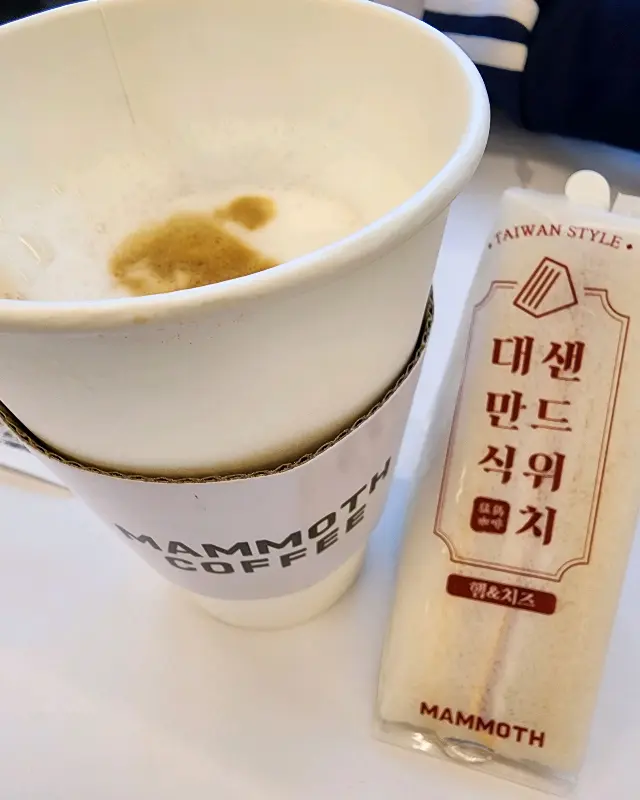 맘모스커피 라떼