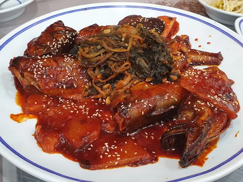 우거지가 듬뿍 올려진 코다리찜