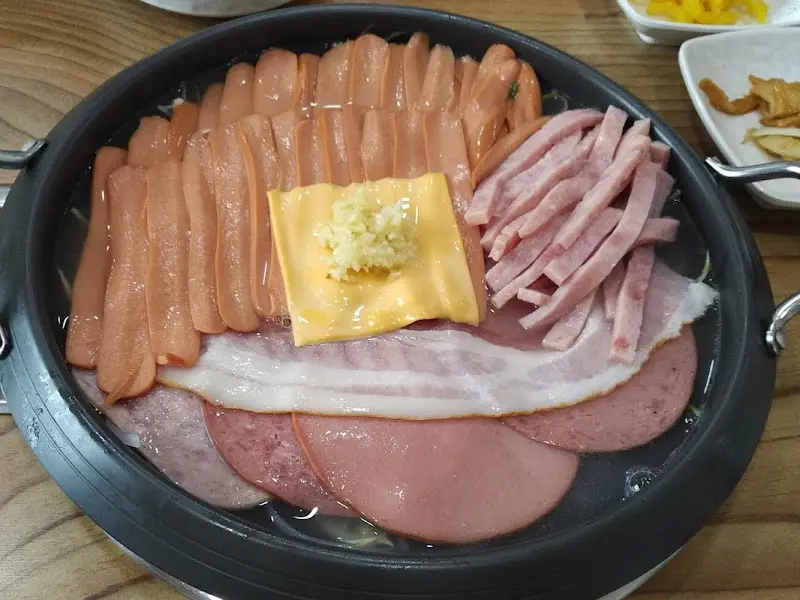 끓기 전 부대찌개