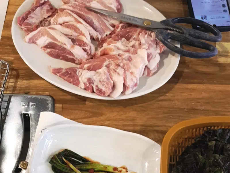 먹기 좋게 잘린 뒷고기