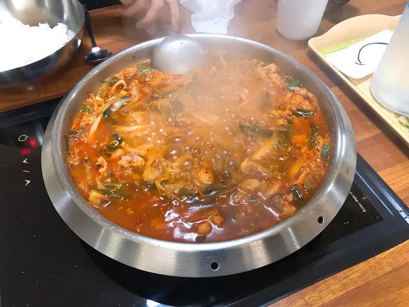 보글보글 끓고 있는 낙곱새