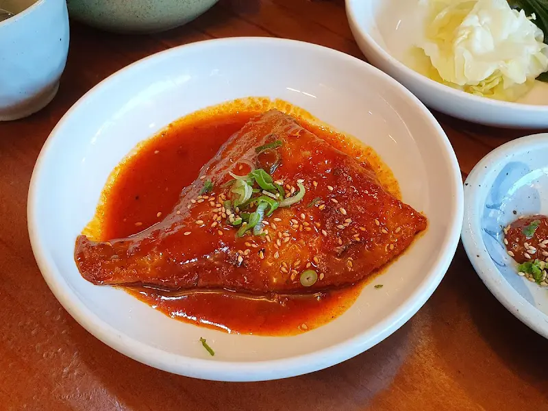 윤기가 흐르는 가자미 조림