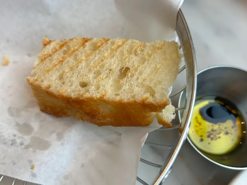 식전빵과 발사믹 소스