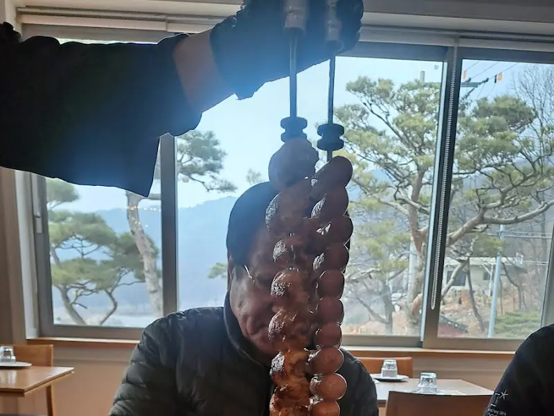 꼬챙이에 꽂혀 나오는 슈하스코