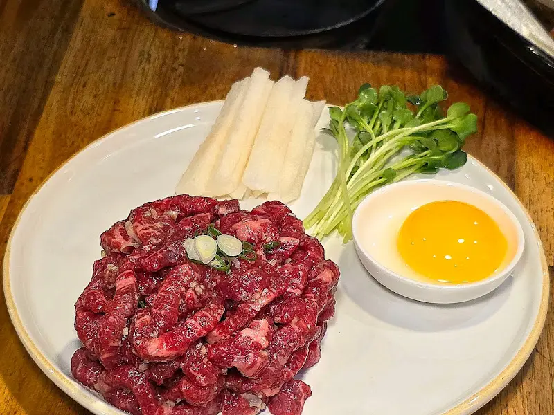 신선한 육회의 자태